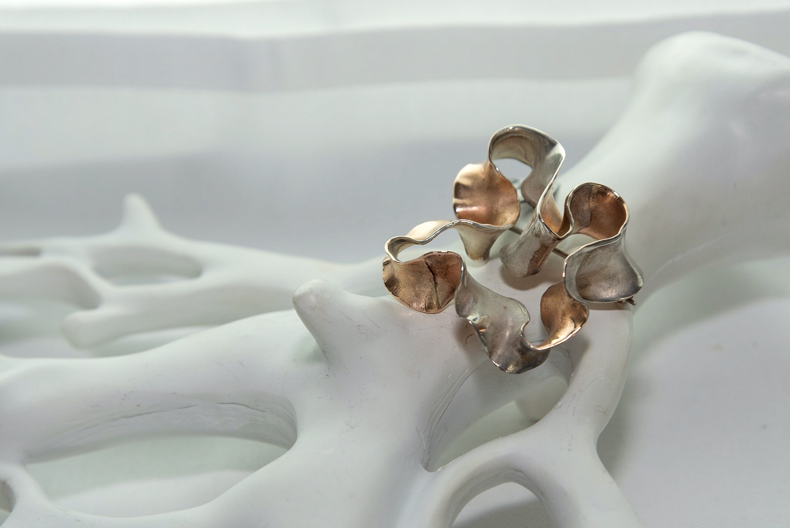 Emily Nixon Brooch Ribbon Circle Fine Silver – Create Cornwall